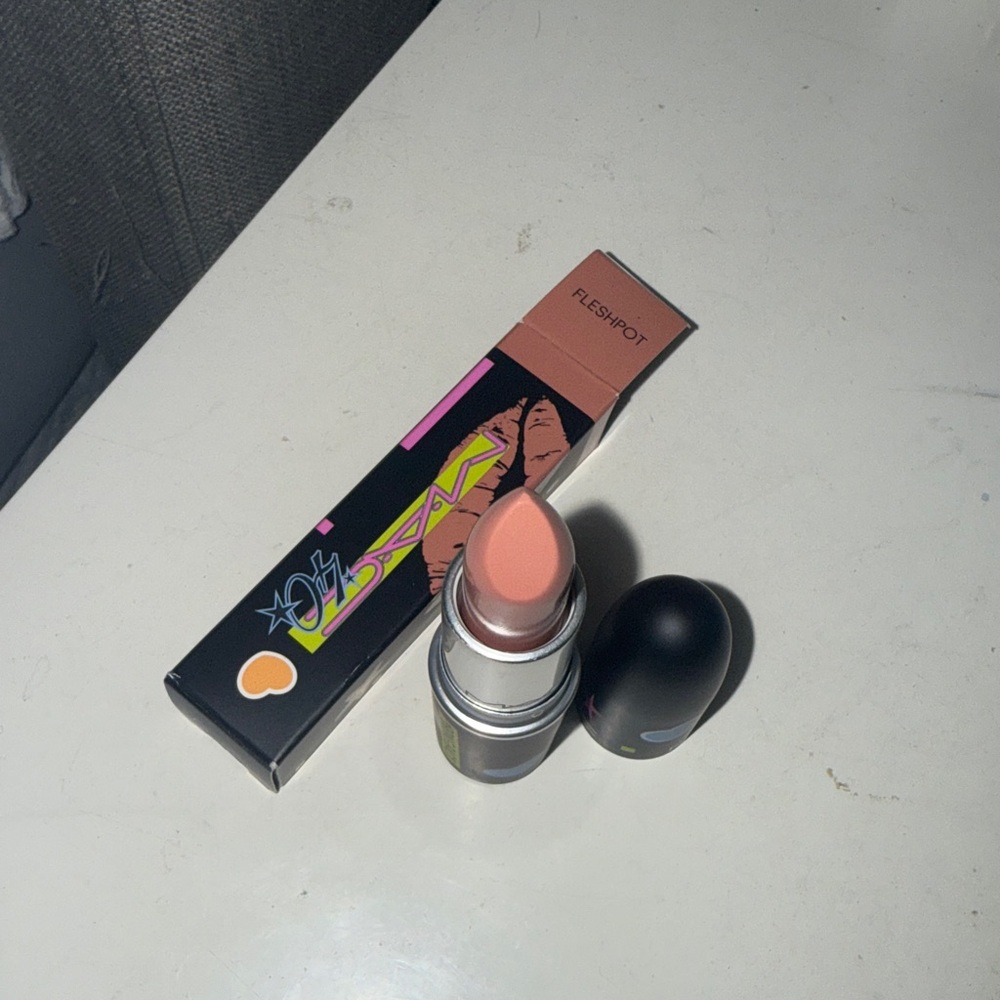 MAC limited edition 40 years of mac lipstick - Fleshpot - Picture 3 of 7